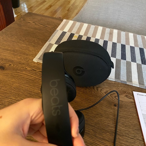 SOLD Wireless Beats solo 3 - Picture 4 of 10